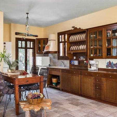 Beachfront Villa Meliti Ágios Matthaíos 外观 照片