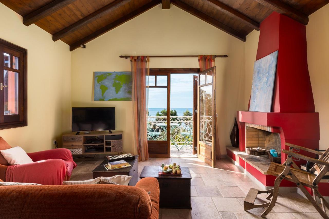 Beachfront Villa Meliti Ágios Matthaíos 外观 照片