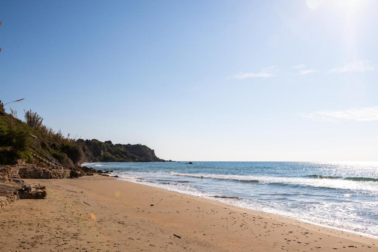 Beachfront Villa Meliti Ágios Matthaíos 外观 照片