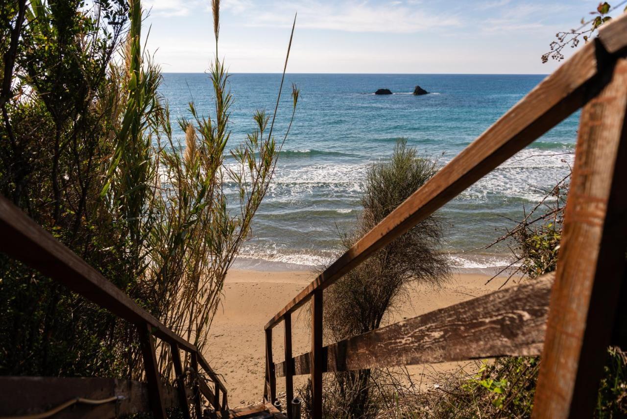 Beachfront Villa Meliti Ágios Matthaíos 外观 照片